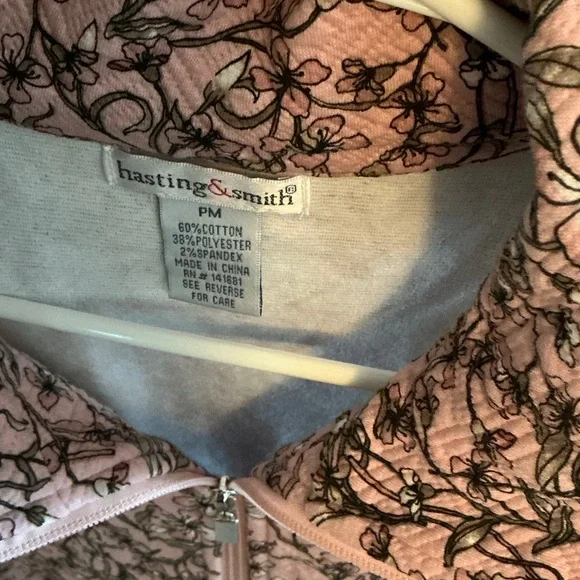 Light Pink Floral Vest with Full Zip - Picture 2 of 2